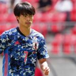 三笘薫と新婚妻がピッチに登場!驚きの夫婦ショットが話題に!?